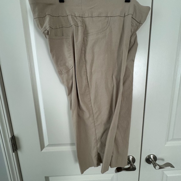 Ruby Rd Tan Capris Comfortable Pull-On Style - Picture 2 of 10